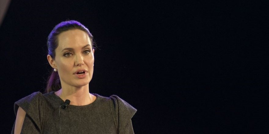 Angelina Jolie sahibi olduğu Churchill tablosunu 8,3 milyon sterline sattı