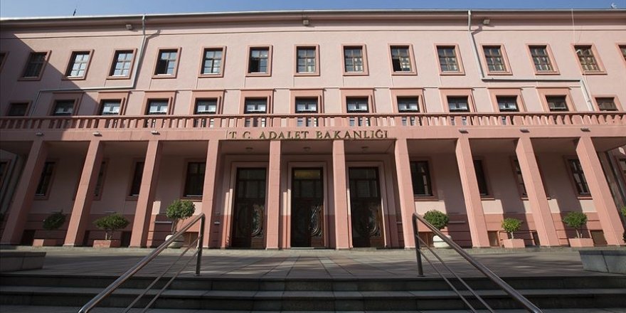 Adalet Bakanlığının 1442 yeni personel alımı ilanı Resmi Gazete'de yayımlandı