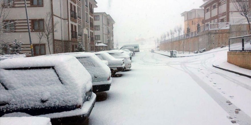 İç Anadolu'daki 5 ilde kar etkili oluyor
