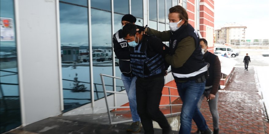 Van'da tartıştığı eşini av tüfeğiyle öldüren kişi tutuklandı