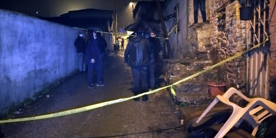 İzmir'de bir kişi karısını, kayınvalidesini ve bir akrabalarını öldürdü