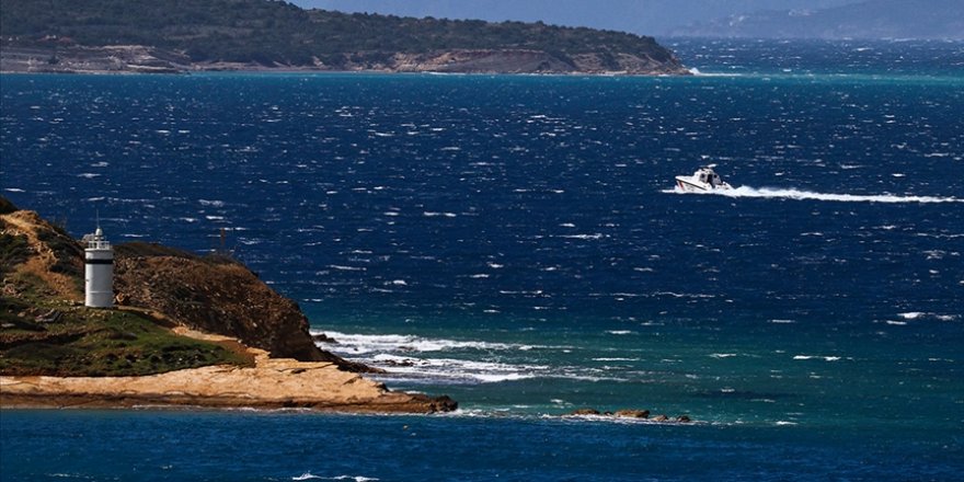 Yunanistan'ın denize attığı sığınmacı sağ bulundu