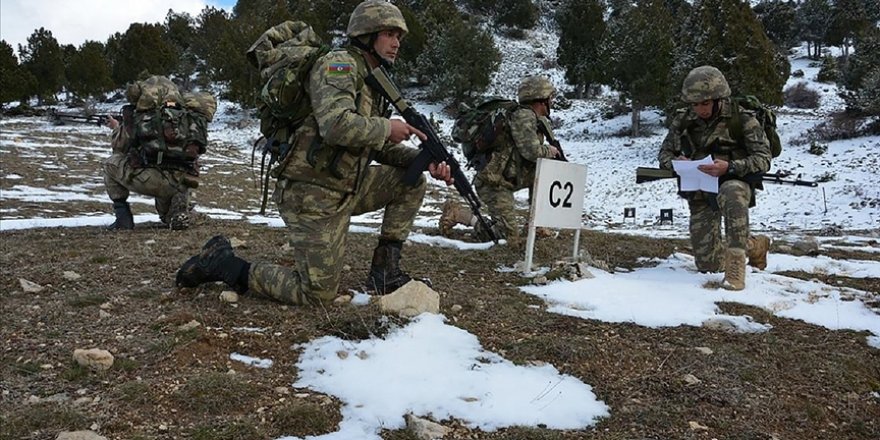 Azerbaycan askerlerine 'dağcılık eğitimi' verildi