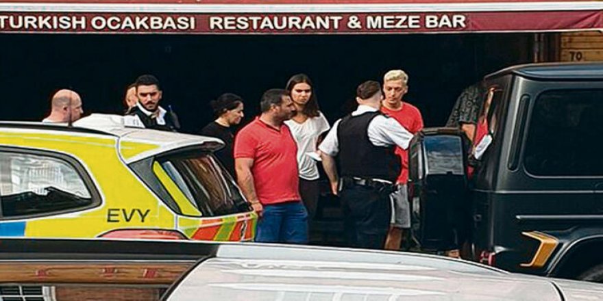 Mesut Özil'e saldıranların cezası belli oldu