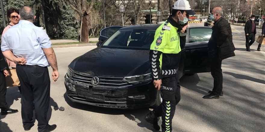 İYİ Partili Yılmaz ve eşi TBMM yerleşkesindeki trafik kazasında yaralandı