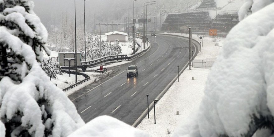Bolu Dağı'nda kar kalınlığı 35 santimetreye ulaştı
