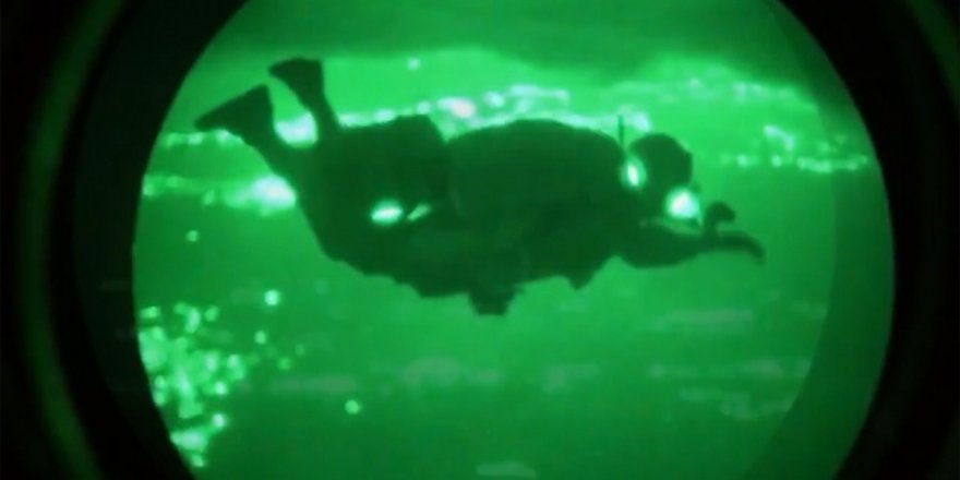 Özel Kuvvetler'den gece şartlarında paraşütle sızma atlayışı