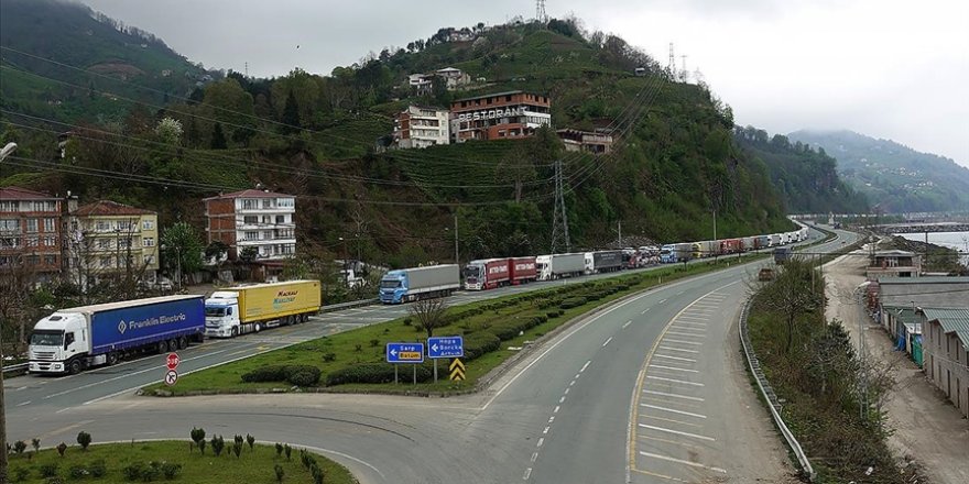 Sarp Sınır Kapısı'nda yoğun tır kuyruğu oluştu