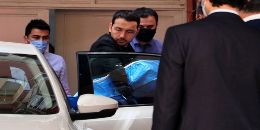 Kazada ölen bebeğine son kez sarıldı