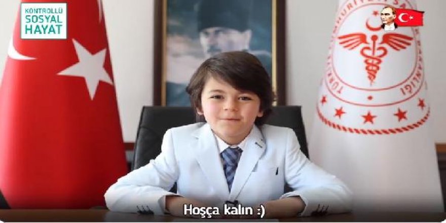 Koca'nın koltuğuna oturan öğrenciden 'aşı' çağrısı