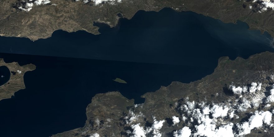 MSB Van Gölü'nün Göktürk uydusu tarafından çekilen fotoğrafını paylaştı
