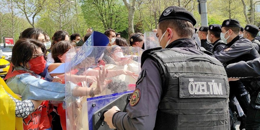 Taksim Meydanı'na izinsiz yürümek isteyen 212 kişi gözaltına alındı