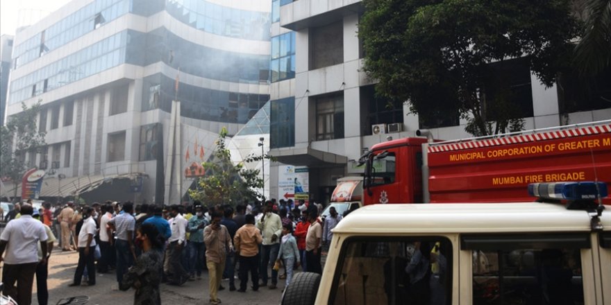 Hindistan'da hastanede çıkan yangında 18 Kovid-19 hastası hayatını kaybetti