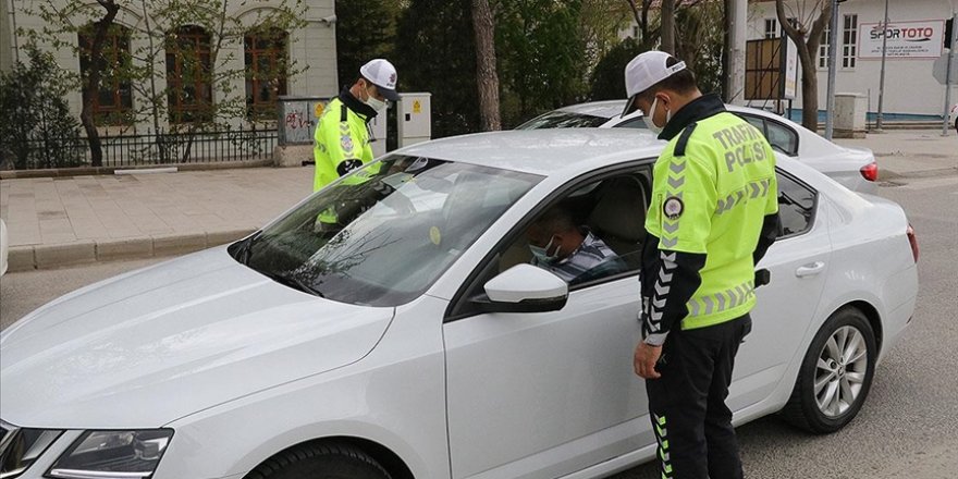 2 milyon 52 bin 86 'çalışma muafiyet izni belgesi' düzenlendi