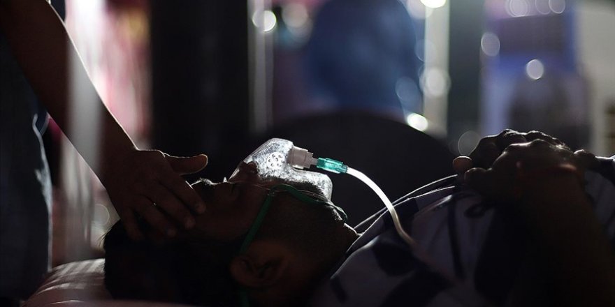 Hindistan'da günlük Kovid-19 vaka sayıları 400 binin üzerinde seyrediyor