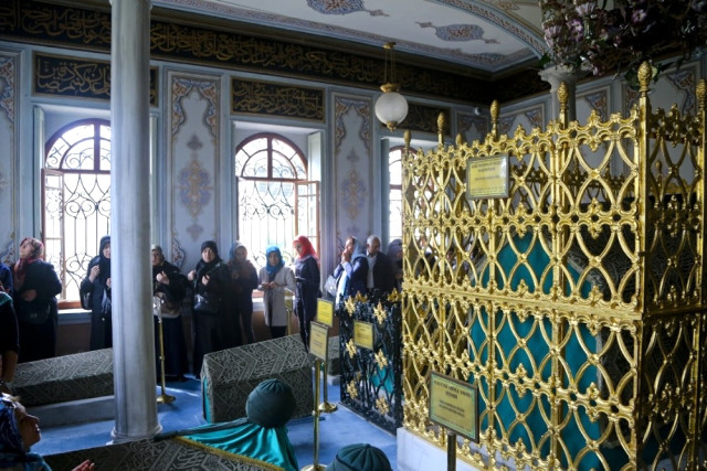 Maltepe’de inanç turları sürüyor