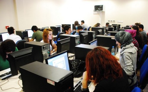 45 farklı kursta meslek öğrenip, iş buluyorlar