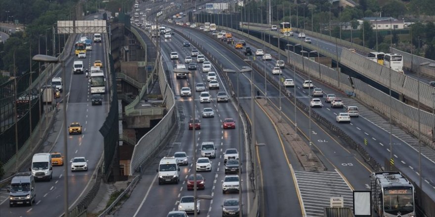 İstanbul'da 'tam kapanma'neminin sona ermesiyle trafik yoğunluğu arttı