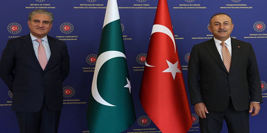 Bakan Çavuşoğlu, Pakistanlı mevkidaşı Kureyşi ile görüştü