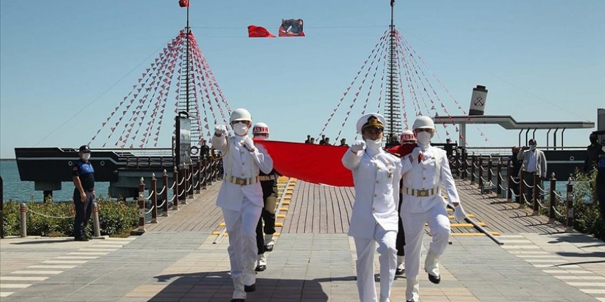 Atatürk'ü temsil eden bayrak Samsun'da karaya çıkarıldı