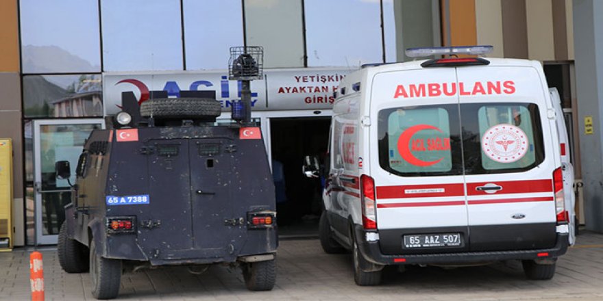 Hastanede 2 doktor, 2 güvenlik görevlisi ile polis ve jandarmayı darbetti