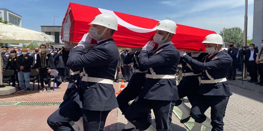 Şehit polis için Valilik'te tören