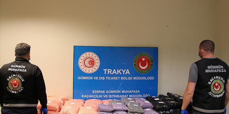 Kapıkule Sınır Kapısı'nda bir tırın yakıt tankında 526 bin uyuşturucu hap ele geçirildi