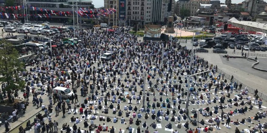 Taksim Camii ibadete açıldı