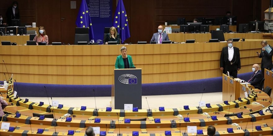 AB'den aşı olanlara seyahat kısıtlamalarını yumuşatma teklifi