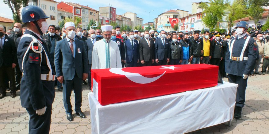 Şehit teğmen son yolculuğuna uğurlandı