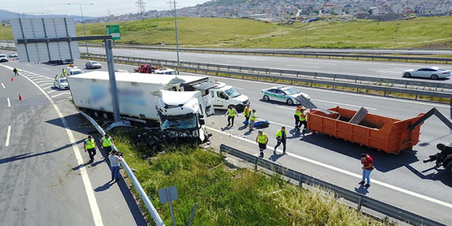 Kuzey Marmara Otoyolu'nda TIR bariyerlere girdi