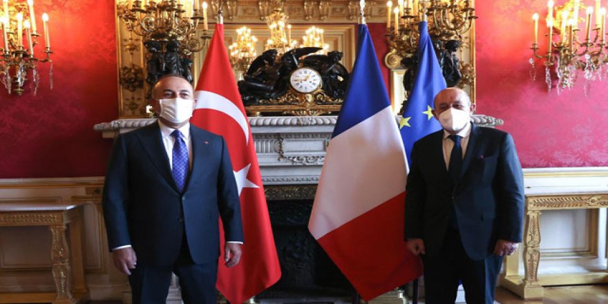 Çavuşoğlu Fransız mevkidaşı ile görüştü