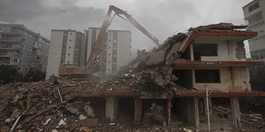 İzmir depreminde yıkılan binalarla ilgili soruşturmada şüphelilere bilinçli taksirle ölüme neden olma suçlaması