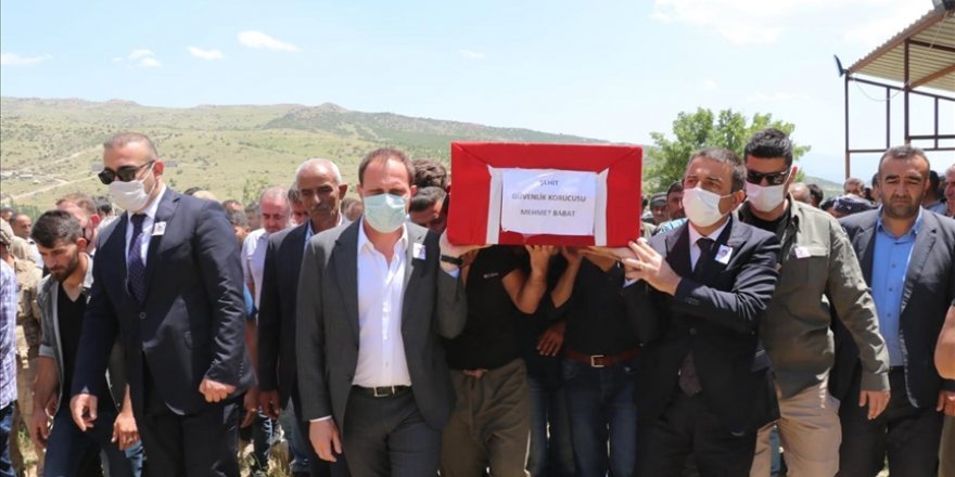 Siirt'te PKK'lı teröristlerin saldırısı sonucu şehit olan güvenlik korucusu son yolculuğuna uğurlandı