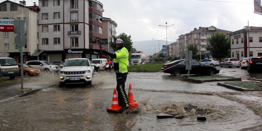 Bolu'da yollar göle döndü