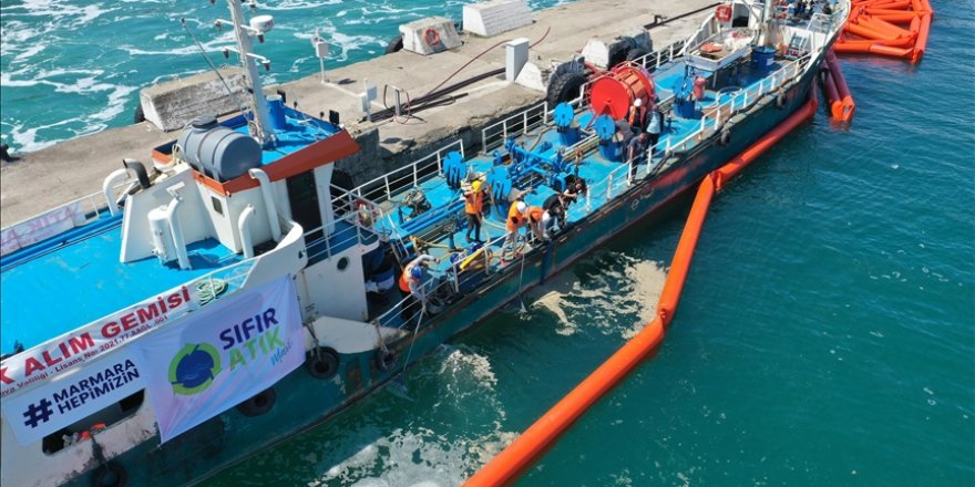 Bakan Kurum, Marmara Denizi'nden 11 günde 4 bin 202 metreküp müsilaj temizlendiğini bildirdi
