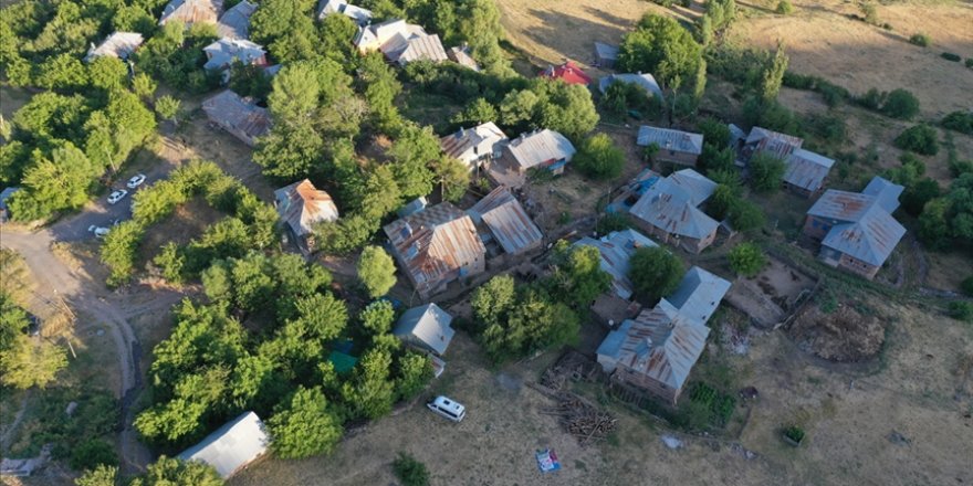 Bingöl'deki depremin ardından sahada hasar tespit çalışmaları sürüyor