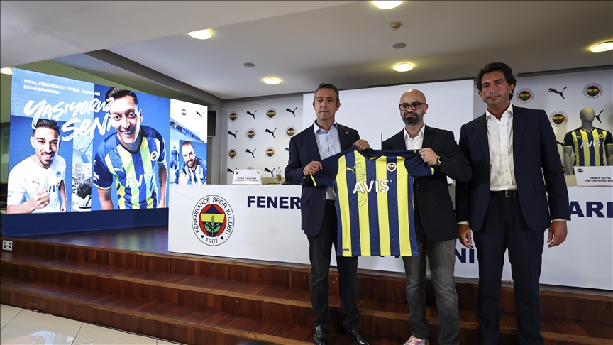 Fenerbahçe yeni sezon formalarını tanıttı