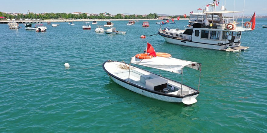 Tuzla’da deniz eski rengine döndü