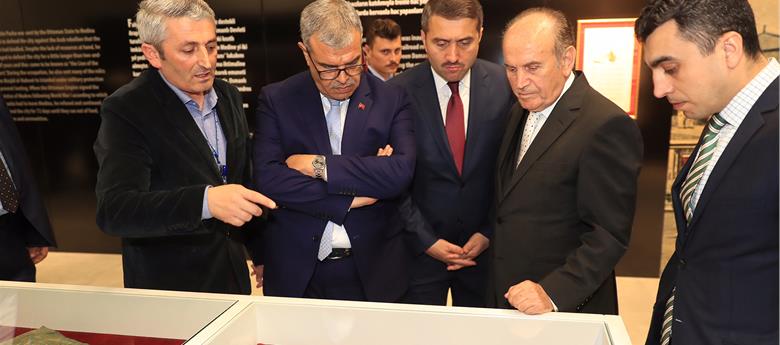 Topbaş Harameyn Sergisini inceledi