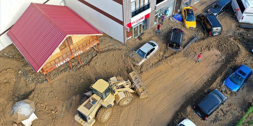 Rize'deki sel ve heyelanın ardından hasar tespit ve temizlik çalışmaları devam ediyor