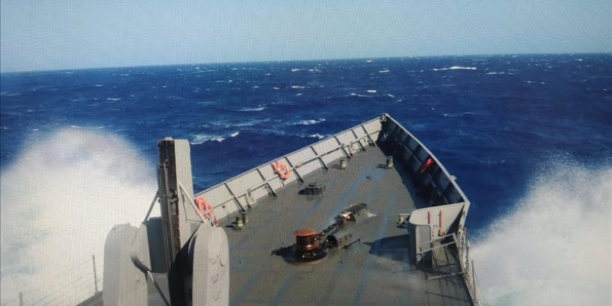 Kaş açıklarında batan göçmenleri taşıyan tekneden 37 kişi kurtarıldı, kayıp 8 kişiyi arama çalışmaları sürüyor