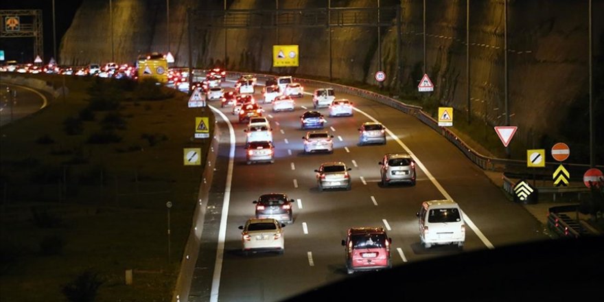 Bolu Dağı Tüneli'nden bayram tatilinde yaklaşık 865 bin araç geçti