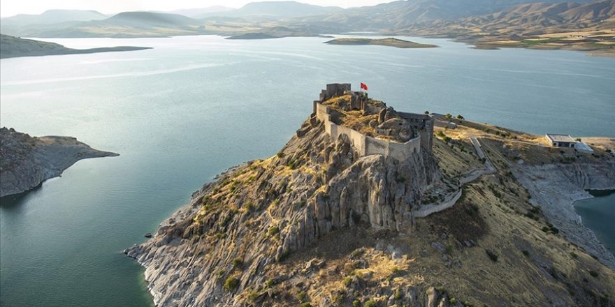 Tunceli'nin Pertek ve Mazgirt ilçelerindeki tarihi ve doğal güzellikler havadan görüntülendi