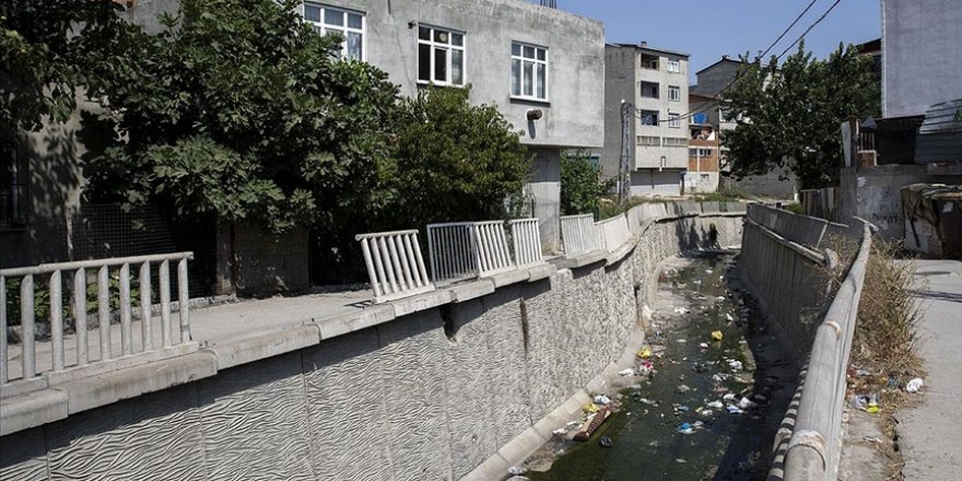 Avcılar Yeşilkent Deresi'ndeki kötü koku ve kirlilik rahatsızlık veriyor