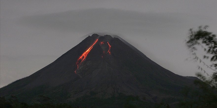 Endonezya'daki Merapi Yanardağı'nda volkanik hareketlilik