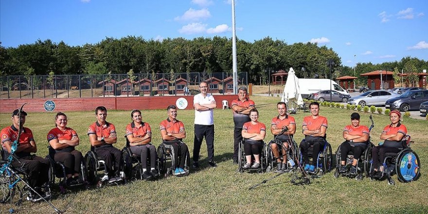 Bakan Kasapoğlu, paralimpik sporcuları ziyaret etti