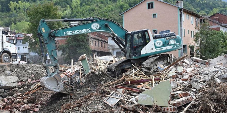 Bartın'da selde ağır hasar gören evlerin yıkımına başlandı