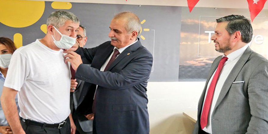 İYİ Partili Ahmet Çelik'ten esnafa ziyaret