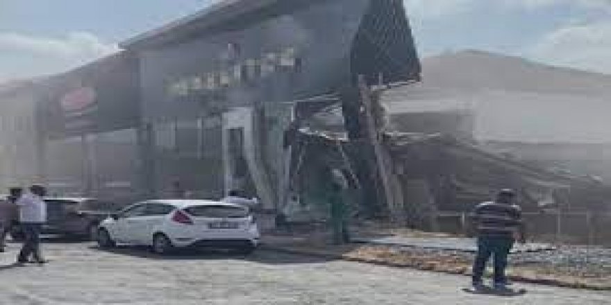 İkitelli'de işyerinde çökme